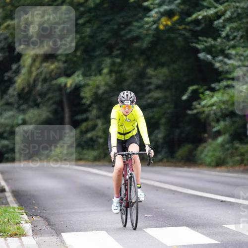 14.09.2025 - Stadtparktriathlon Michael Burmester http://msf.ph/oto/8908953 14.09.2025 09:52:10 Radfahren 456, 494 meine-sportfotos.de