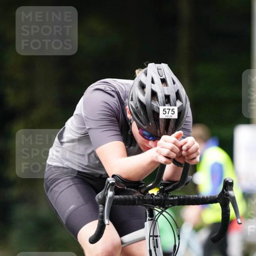 14.09.2025 - Stadtparktriathlon Michael Burmester http://msf.ph/oto/8909025 14.09.2025 09:54:23 Radfahren 575, 660 meine-sportfotos.de