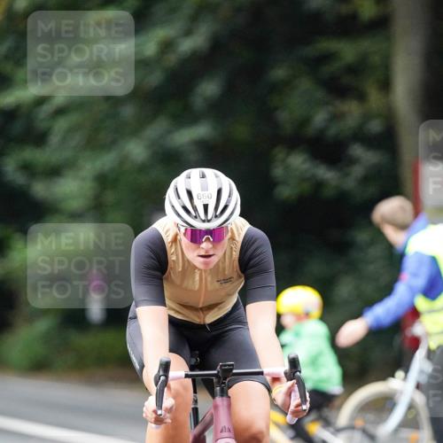 14.09.2025 - Stadtparktriathlon Michael Burmester http://msf.ph/oto/8909030 14.09.2025 09:54:27 Radfahren 548, 575, 660 meine-sportfotos.de