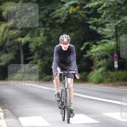 14.09.2025 - Stadtparktriathlon Michael Burmester http://msf.ph/oto/8909049 14.09.2025 09:54:52 Radfahren 561, 567, 595 meine-sportfotos.de
