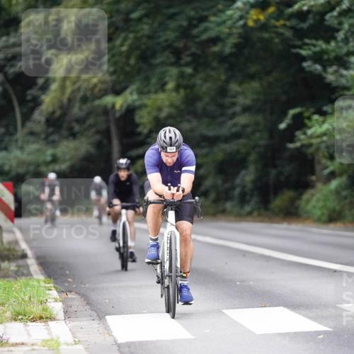 14.09.2025 - Stadtparktriathlon Michael Burmester http://msf.ph/oto/8909087 14.09.2025 09:55:40 Radfahren 564, 589 meine-sportfotos.de