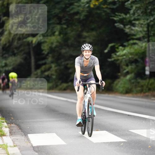 14.09.2025 - Stadtparktriathlon Michael Burmester http://msf.ph/oto/8909103 14.09.2025 09:56:06 Radfahren 521, 522, 593 meine-sportfotos.de