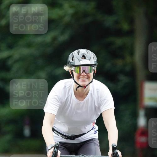 14.09.2025 - Stadtparktriathlon Michael Burmester http://msf.ph/oto/8909140 14.09.2025 09:57:11 Radfahren 542, 586, 588, 594, 605 meine-sportfotos.de