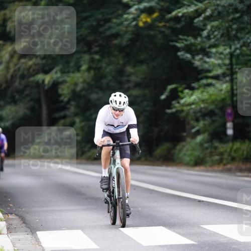 14.09.2025 - Stadtparktriathlon Michael Burmester http://msf.ph/oto/8909157 14.09.2025 09:58:00 Radfahren 513, 547, 563 meine-sportfotos.de