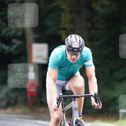 14.09.2025 - Stadtparktriathlon Michael Burmester http://msf.ph/oto/8909169 14.09.2025 09:58:39 Radfahren 545, 574 meine-sportfotos.de