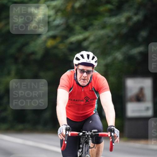 14.09.2025 - Stadtparktriathlon Michael Burmester http://msf.ph/oto/8909209 14.09.2025 10:00:29 Radfahren 524, 556, 581 meine-sportfotos.de