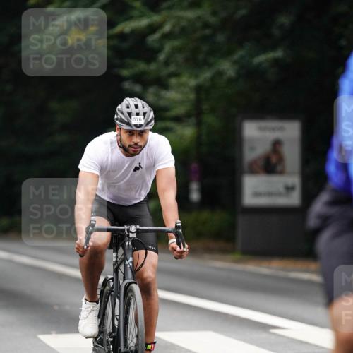 14.09.2025 - Stadtparktriathlon Michael Burmester http://msf.ph/oto/8909220 14.09.2025 10:00:54 Radfahren 512, 533, 548, 576, 583, 618 meine-sportfotos.de