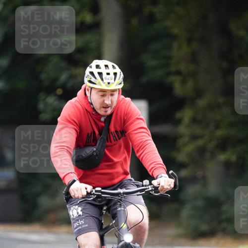 14.09.2025 - Stadtparktriathlon Michael Burmester http://msf.ph/oto/8909227 14.09.2025 10:01:04 Radfahren 528, 533, 548, 550, 606, 614, 616, 620 meine-sportfotos.de