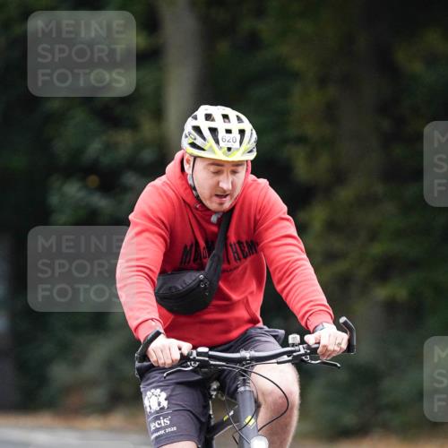 14.09.2025 - Stadtparktriathlon Michael Burmester http://msf.ph/oto/8909228 14.09.2025 10:01:05 Radfahren 528, 533, 548, 550, 606, 614, 616, 620 meine-sportfotos.de