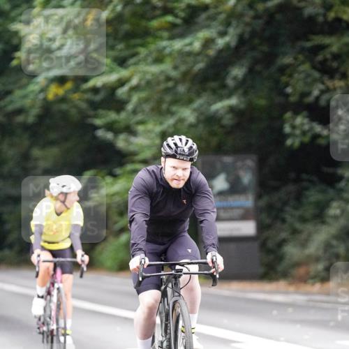 14.09.2025 - Stadtparktriathlon Michael Burmester http://msf.ph/oto/8909243 14.09.2025 10:01:20 Radfahren 554, 575, 585, 587, 607, 609 meine-sportfotos.de