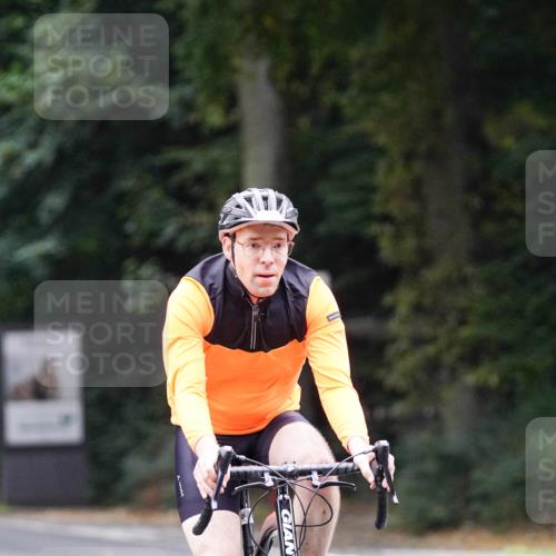 14.09.2025 - Stadtparktriathlon Michael Burmester http://msf.ph/oto/8909250 14.09.2025 10:01:26 Radfahren 554, 585, 587, 607, 609 meine-sportfotos.de