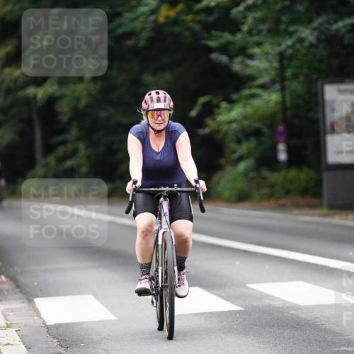 14.09.2025 - Stadtparktriathlon Michael Burmester http://msf.ph/oto/8909260 14.09.2025 10:01:51 Radfahren 523, 577, 596 meine-sportfotos.de