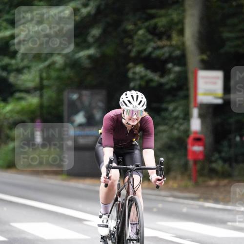 14.09.2025 - Stadtparktriathlon Michael Burmester http://msf.ph/oto/8909280 14.09.2025 10:02:14 Radfahren 525, 529, 551, 559 meine-sportfotos.de