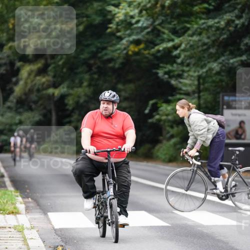 14.09.2025 - Stadtparktriathlon Michael Burmester http://msf.ph/oto/8909282 14.09.2025 10:02:16 Radfahren 525, 529, 551, 559 meine-sportfotos.de