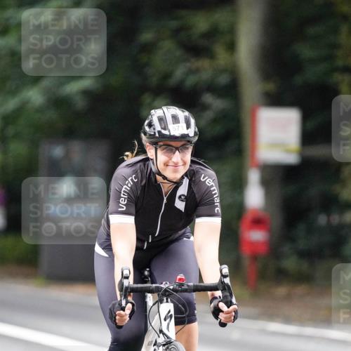 14.09.2025 - Stadtparktriathlon Michael Burmester http://msf.ph/oto/8909295 14.09.2025 10:02:42 Radfahren 571 meine-sportfotos.de