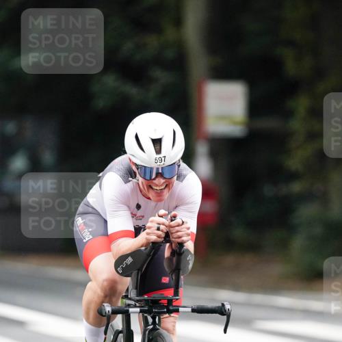 14.09.2025 - Stadtparktriathlon Michael Burmester http://msf.ph/oto/8909312 14.09.2025 10:03:22 Radfahren 592, 597 meine-sportfotos.de