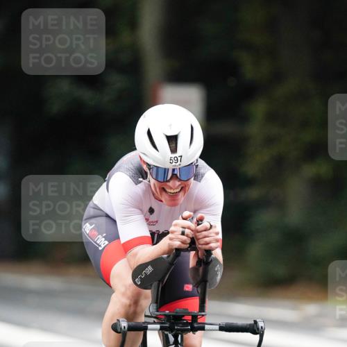 14.09.2025 - Stadtparktriathlon Michael Burmester http://msf.ph/oto/8909313 14.09.2025 10:03:22 Radfahren 592, 597 meine-sportfotos.de