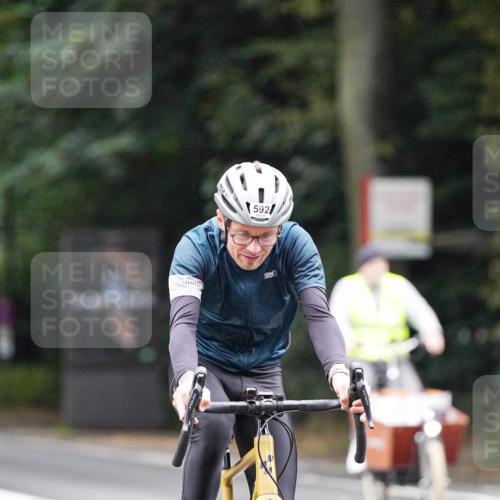 14.09.2025 - Stadtparktriathlon Michael Burmester http://msf.ph/oto/8909316 14.09.2025 10:03:28 Radfahren 589, 592 meine-sportfotos.de