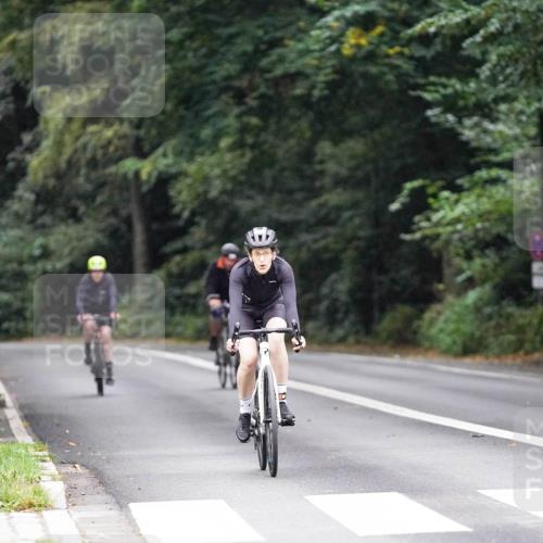 14.09.2025 - Stadtparktriathlon Michael Burmester http://msf.ph/oto/8909317 14.09.2025 10:03:32 Radfahren 534, 589, 592, 611 meine-sportfotos.de