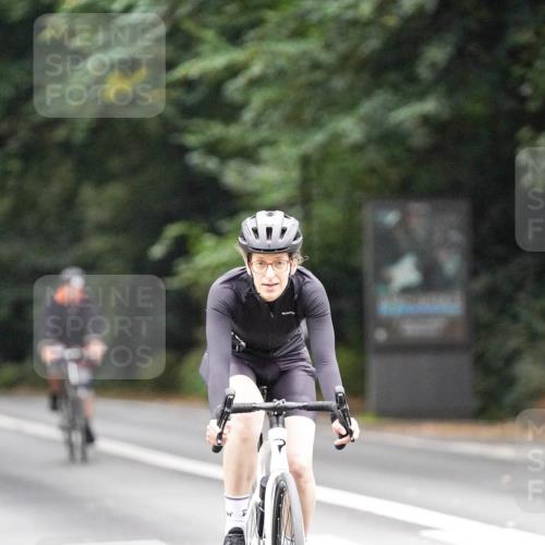 14.09.2025 - Stadtparktriathlon Michael Burmester http://msf.ph/oto/8909319 14.09.2025 10:03:34 Radfahren 534, 589, 611 meine-sportfotos.de