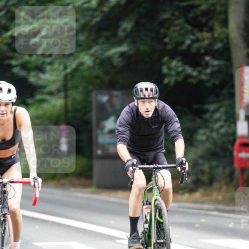 14.09.2025 - Stadtparktriathlon Michael Burmester http://msf.ph/oto/8909353 14.09.2025 10:04:48 Radfahren 521, 522, 531, 557, 566, 574, 619 meine-sportfotos.de