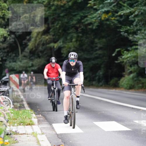 14.09.2025 - Stadtparktriathlon Michael Burmester http://msf.ph/oto/8909361 14.09.2025 10:04:56 Radfahren 521, 557, 567, 598 meine-sportfotos.de