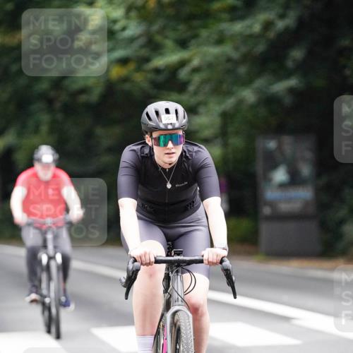 14.09.2025 - Stadtparktriathlon Michael Burmester http://msf.ph/oto/8909362 14.09.2025 10:04:57 Radfahren 521, 557, 567, 598 meine-sportfotos.de