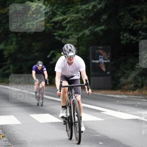 14.09.2025 - Stadtparktriathlon Michael Burmester http://msf.ph/oto/8909376 14.09.2025 10:05:22 Radfahren 549, 553, 562, 563, 586 meine-sportfotos.de