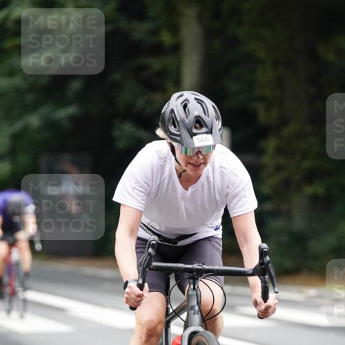 14.09.2025 - Stadtparktriathlon Michael Burmester http://msf.ph/oto/8909378 14.09.2025 10:05:23 Radfahren 547, 549, 553, 562, 563, 586 meine-sportfotos.de