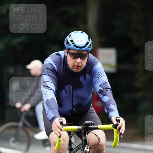 14.09.2025 - Stadtparktriathlon Michael Burmester http://msf.ph/oto/8909391 14.09.2025 10:05:44 Radfahren 610, 617 meine-sportfotos.de