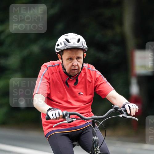 14.09.2025 - Stadtparktriathlon Michael Burmester http://msf.ph/oto/8909402 14.09.2025 10:06:15 Radfahren 519, 590, 600, 601, 602 meine-sportfotos.de