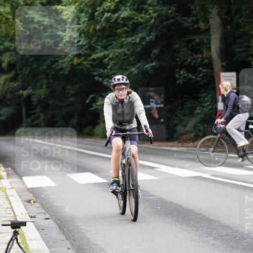 14.09.2025 - Stadtparktriathlon Michael Burmester http://msf.ph/oto/8909424 14.09.2025 10:07:14 Radfahren 513, 584, 604 meine-sportfotos.de