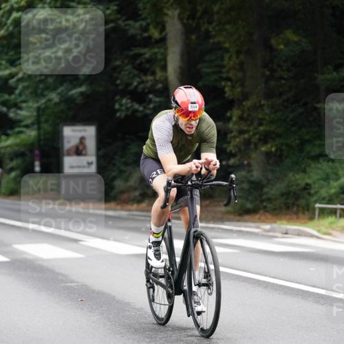 14.09.2025 - Stadtparktriathlon Michael Burmester http://msf.ph/oto/8909450 14.09.2025 10:07:53 Radfahren 554, 608 meine-sportfotos.de