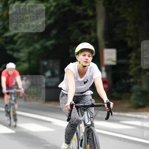 14.09.2025 - Stadtparktriathlon Michael Burmester http://msf.ph/oto/8909455 14.09.2025 10:08:02 Radfahren 556, 580 meine-sportfotos.de