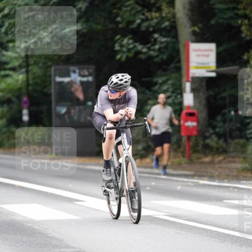 14.09.2025 - Stadtparktriathlon Michael Burmester http://msf.ph/oto/8909459 14.09.2025 10:08:11 Radfahren 575, 591 meine-sportfotos.de