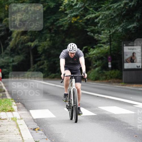 14.09.2025 - Stadtparktriathlon Michael Burmester http://msf.ph/oto/8909462 14.09.2025 10:08:24 Radfahren 618 meine-sportfotos.de