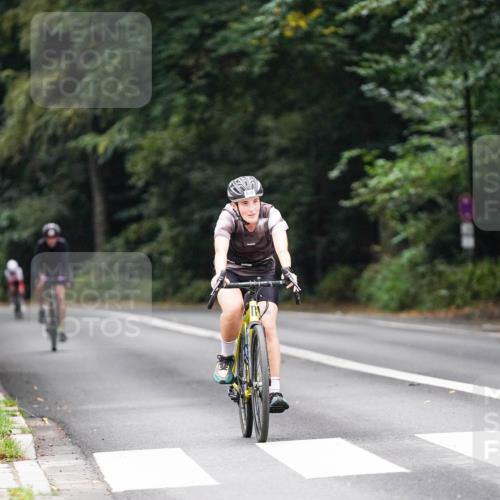 14.09.2025 - Stadtparktriathlon Michael Burmester http://msf.ph/oto/8909487 14.09.2025 10:09:12 Radfahren 518, 595, 597, 616 meine-sportfotos.de