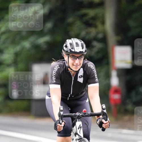 14.09.2025 - Stadtparktriathlon Michael Burmester http://msf.ph/oto/8909532 14.09.2025 10:10:13 Radfahren 544, 571 meine-sportfotos.de