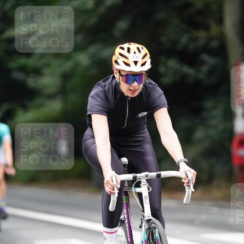 14.09.2025 - Stadtparktriathlon Michael Burmester http://msf.ph/oto/8909555 14.09.2025 10:11:04 Radfahren 530, 574 meine-sportfotos.de