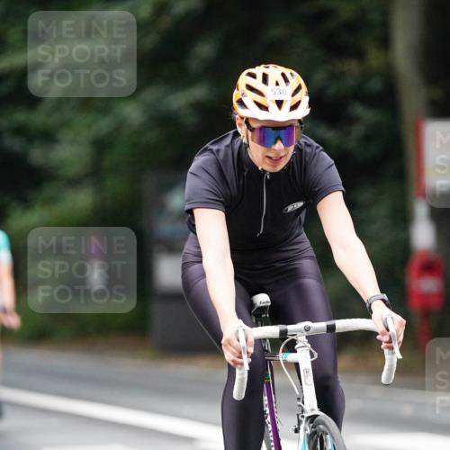 14.09.2025 - Stadtparktriathlon Michael Burmester http://msf.ph/oto/8909556 14.09.2025 10:11:04 Radfahren 530, 574 meine-sportfotos.de