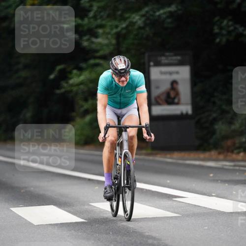 14.09.2025 - Stadtparktriathlon Michael Burmester http://msf.ph/oto/8909557 14.09.2025 10:11:05 Radfahren 530, 574 meine-sportfotos.de