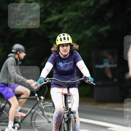 14.09.2025 - Stadtparktriathlon Michael Burmester http://msf.ph/oto/8909565 14.09.2025 10:11:20 Radfahren 528, 533, 568 meine-sportfotos.de