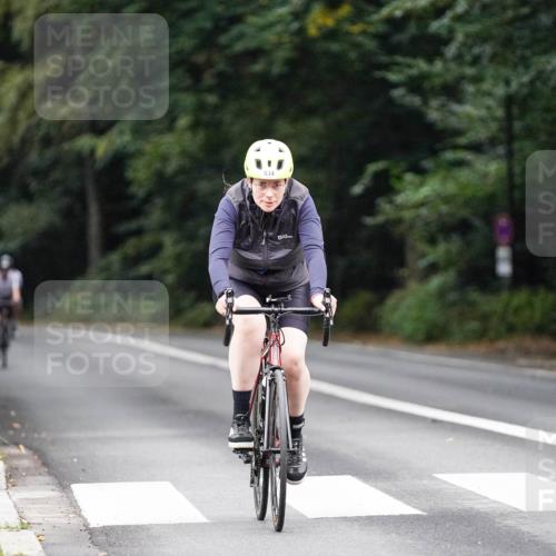 14.09.2025 - Stadtparktriathlon Michael Burmester http://msf.ph/oto/8909576 14.09.2025 10:11:38 Radfahren 532, 534, 565 meine-sportfotos.de