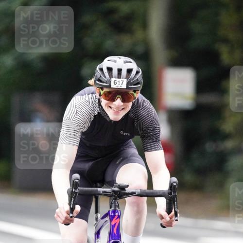 14.09.2025 - Stadtparktriathlon Michael Burmester http://msf.ph/oto/8909599 14.09.2025 10:12:19 Radfahren 617 meine-sportfotos.de
