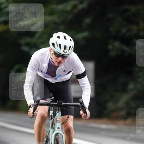 14.09.2025 - Stadtparktriathlon Michael Burmester http://msf.ph/oto/8909602 14.09.2025 10:12:32 Radfahren 563 meine-sportfotos.de