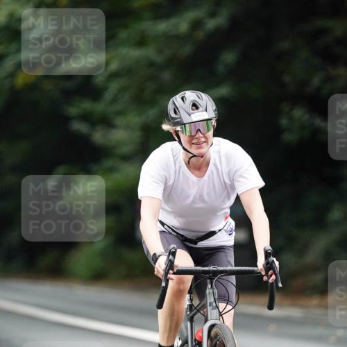 14.09.2025 - Stadtparktriathlon Michael Burmester http://msf.ph/oto/8909629 14.09.2025 10:13:23 Radfahren 521, 522, 527, 546, 562, 586 meine-sportfotos.de