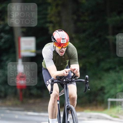 14.09.2025 - Stadtparktriathlon Michael Burmester http://msf.ph/oto/8909648 14.09.2025 10:14:12 Radfahren 554, 557, 570 meine-sportfotos.de