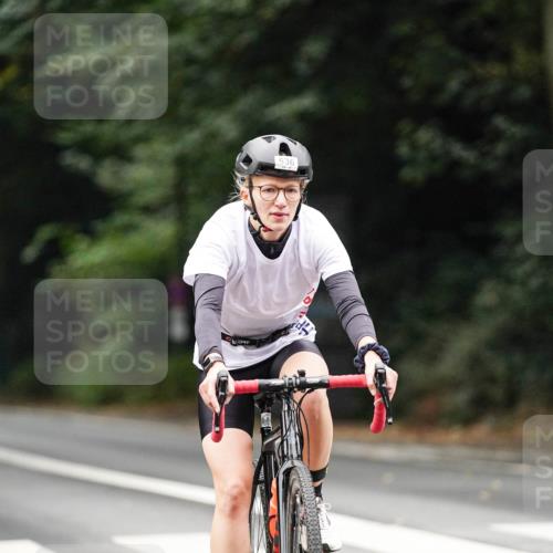 14.09.2025 - Stadtparktriathlon Michael Burmester http://msf.ph/oto/8909672 14.09.2025 10:14:56 Radfahren 536, 582, 584, 717 meine-sportfotos.de