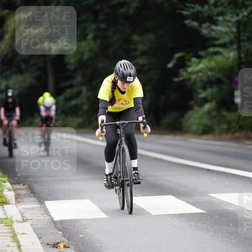 14.09.2025 - Stadtparktriathlon Michael Burmester http://msf.ph/oto/8909681 14.09.2025 10:15:09 Radfahren 541, 567, 575, 593, 597, 604, 605 meine-sportfotos.de