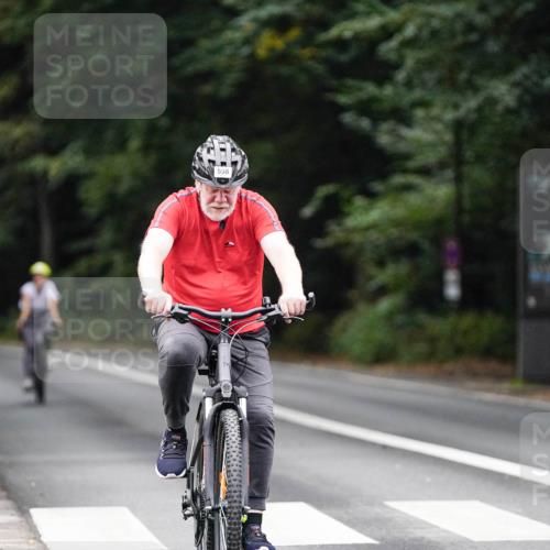 14.09.2025 - Stadtparktriathlon Michael Burmester http://msf.ph/oto/8909720 14.09.2025 10:16:19 Radfahren 542, 580, 587, 598, 642 meine-sportfotos.de